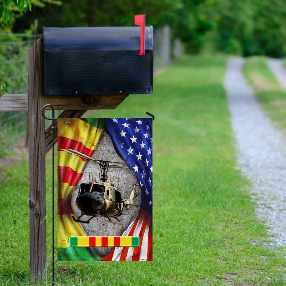 Huey Helicopter Vietnam Veteran Lest We Forget Flag DBD2687F