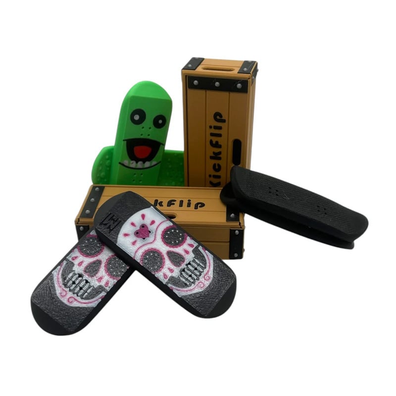🛹Magnetic Skateboard - EDC Flipping Techniques